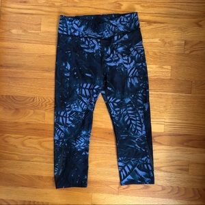 Like New Sweaty Betty Capri Leggings Medium